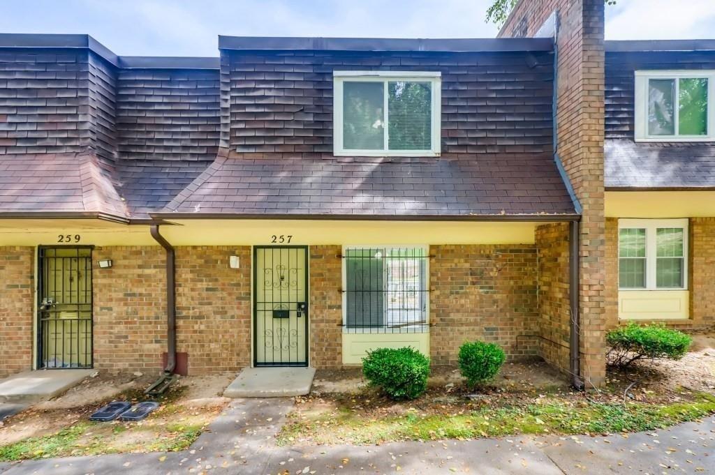 Primary Photo - 257 Peyton Rd SW