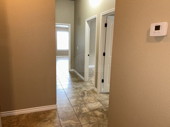 Foto del edificio - 504 Sladecek Dr