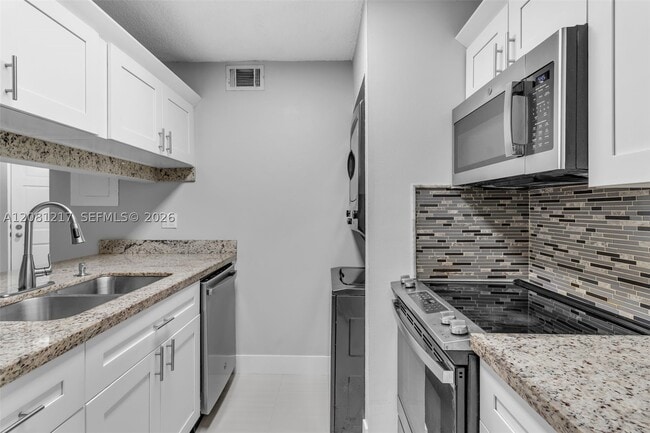 Building Photo - 15665 SW 74th Cir Dr