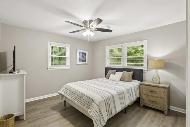 Building Photo - 2889 White Oak Dr