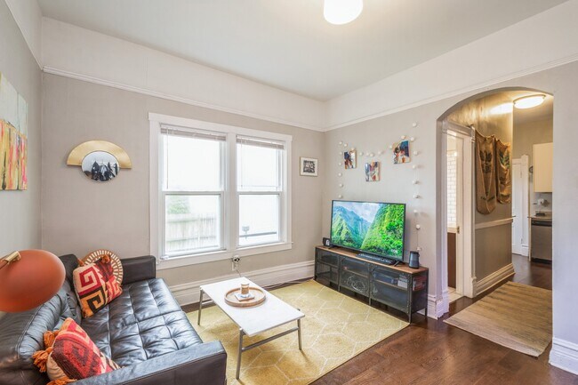 Building Photo - 2524 W Palmer St