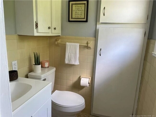 Foto del edificio - 3-Bedroom 1.5-bath brick home