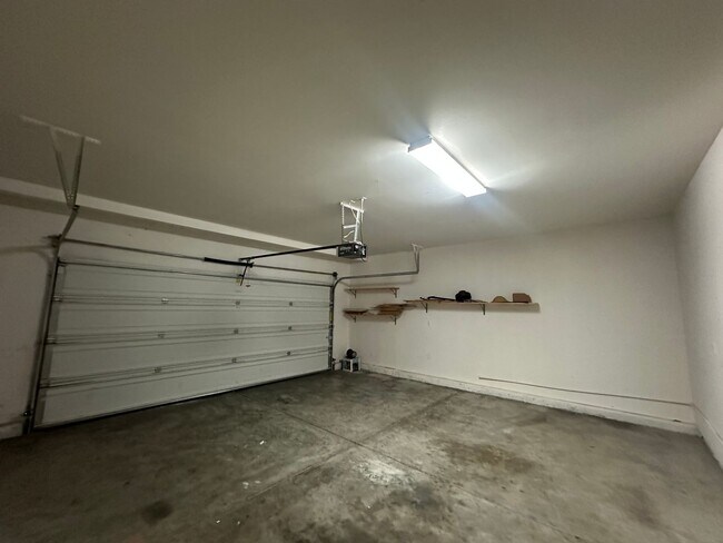 Foto del edificio - Two story home in NW Visalia coming soon!!