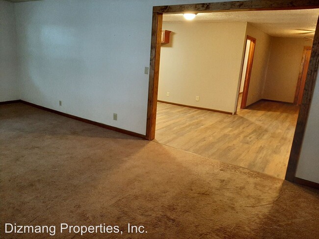 Building Photo - 3 br, 2 bath House - 3301 S. Dayton Ave