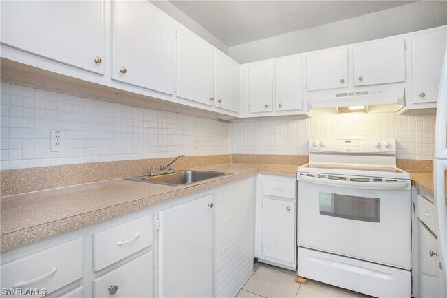 Building Photo - 1830 Maravilla Ave