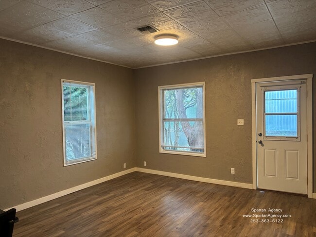 Building Photo - 1727 Pease Ave