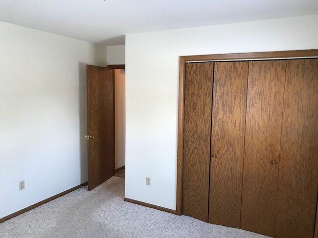 Building Photo - 3 Bedroom Duplex