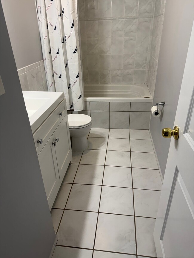 Building Photo - 418 Farrwood Dr