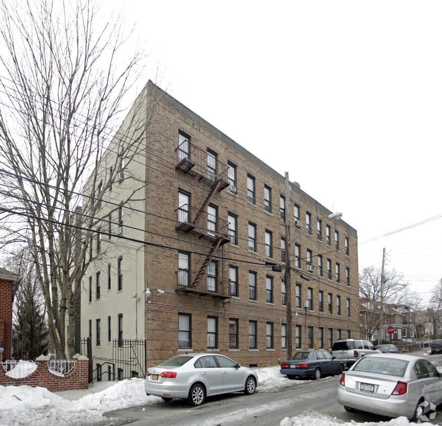 Building Photo - 4216 Oneida Ave