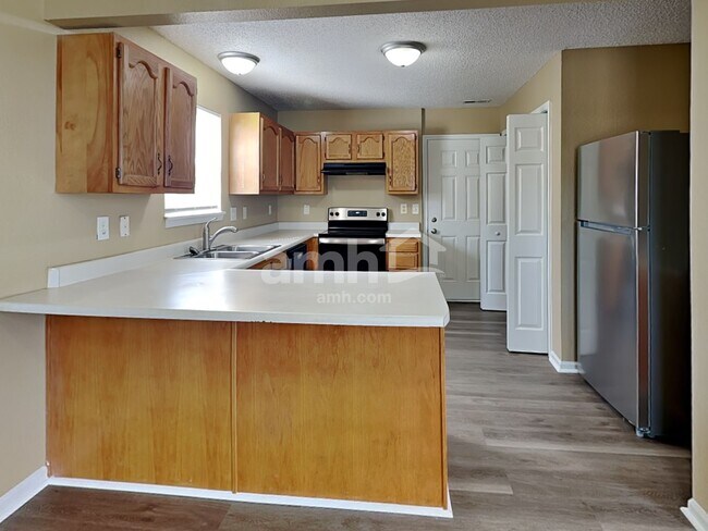 Foto del edificio - 1721 Blue Lake Dr