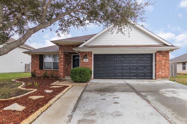 Foto del edificio - 4301 Twin Lakes Tr