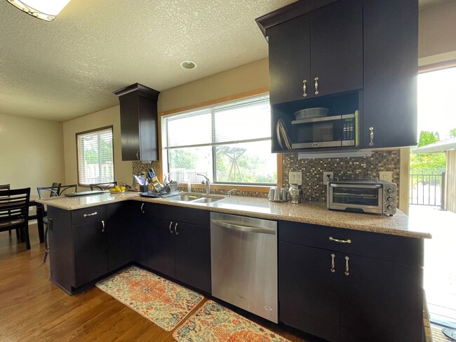 Foto del edificio - 4BD/3Ba + Office Rockcreek Home in Bethany...