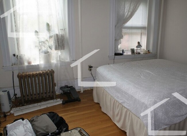 Foto del edificio - 9/1 No Fee! Spacious 2BR near Northeastern, all utils inc!