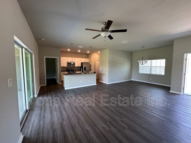 Building Photo - 2492 Sparkle Ln