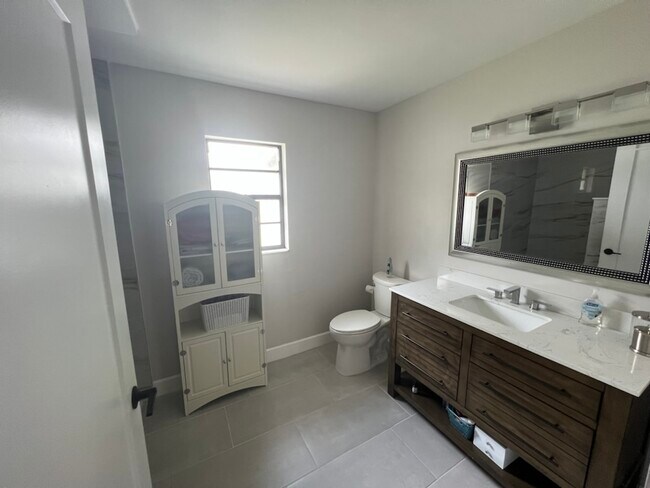 Foto del edificio - 652 Glenview Dr