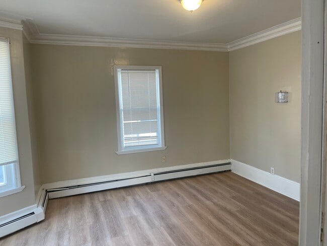 Building Photo - 30 Pekin St