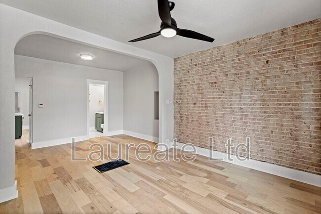 Building Photo - 708 E 1st Ave