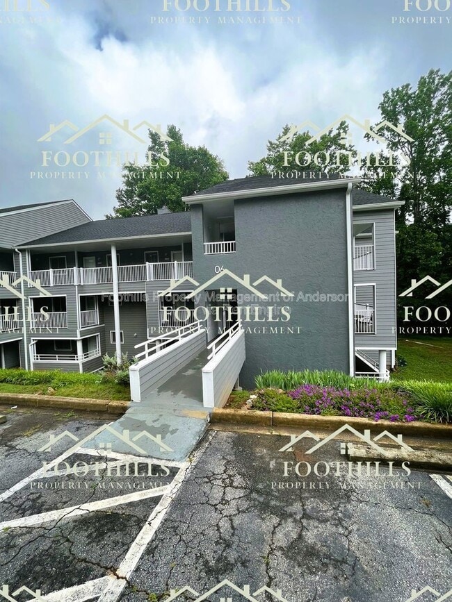 Building Photo - 612 Northlake Dr