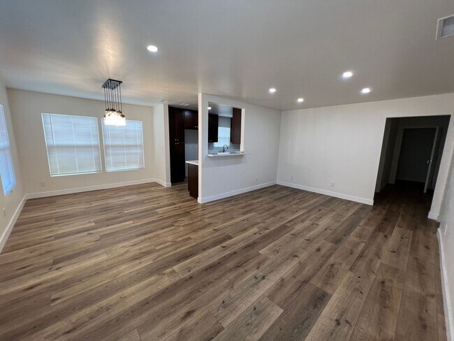 Foto del edificio - Spacious Remodeled 4 Bedroom/3 bath Home with Bonus Room