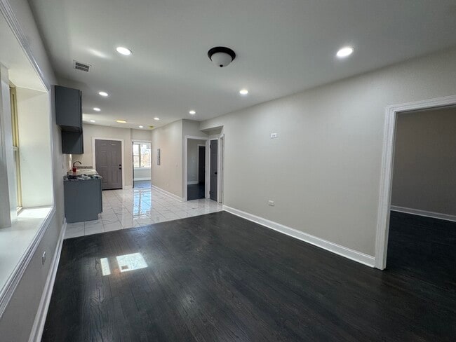 Building Photo - 7730 S Cornell Ave