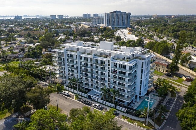 Building Photo - 13800 Highland Dr