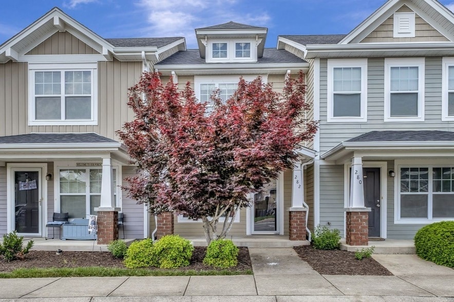 Primary Photo - 282 Killian Way