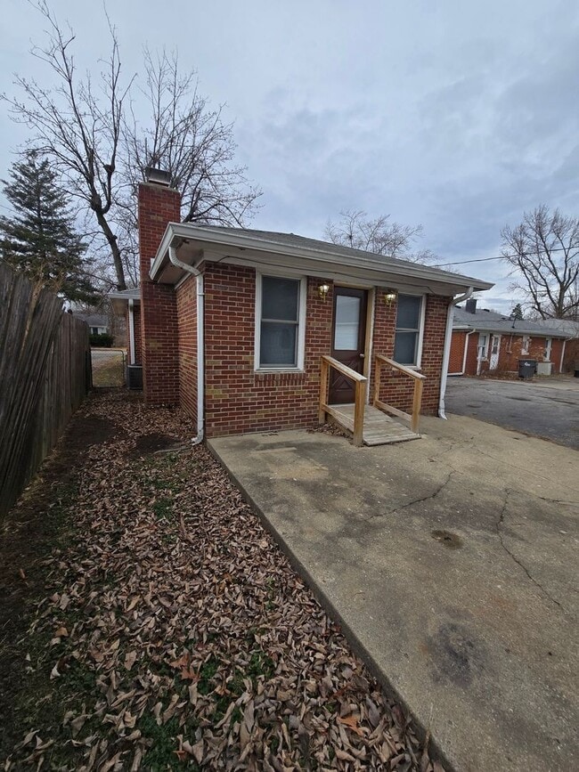 Photo - Three Bedroom Home Located in Warren Township near 10th and Franklin Rd