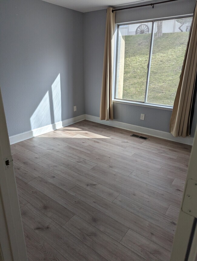 Downstairs bedroom - 1131 Wagon Wheel Cir