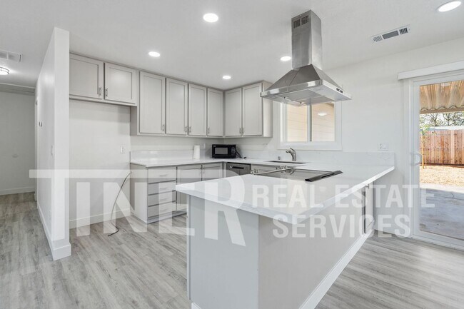 Foto del edificio - 5012 Harebell Ct