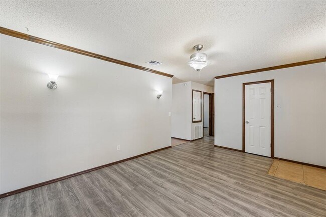 Building Photo - 3401 E Noble Dr
