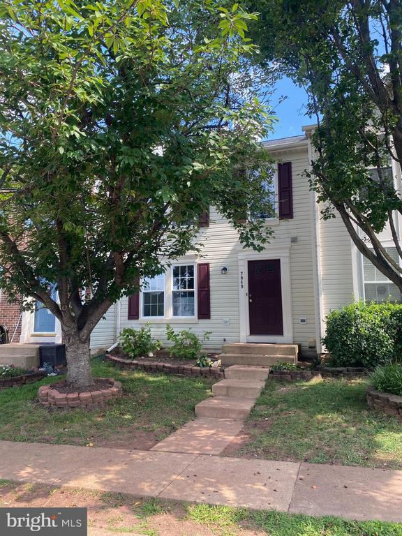 Foto del edificio - 7049 Rogue Forest Ln
