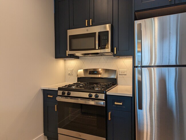 Foto del edificio - 2058 W Montrose Ave