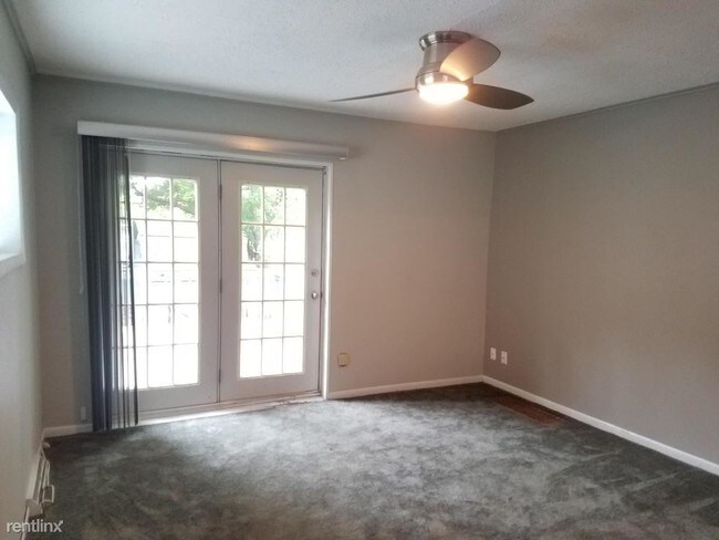 Building Photo - 3 br, 1 bath Apartment - 1201 E Kane Pl