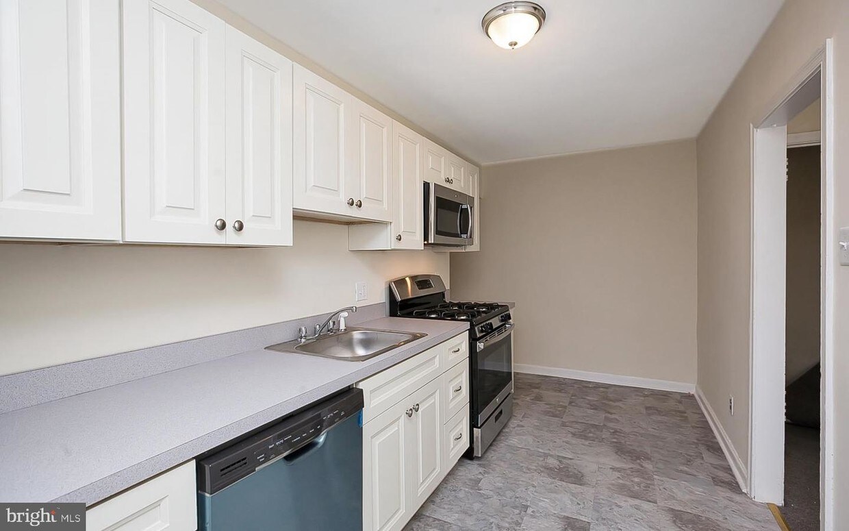 Foto principal - 7937 Rugby St