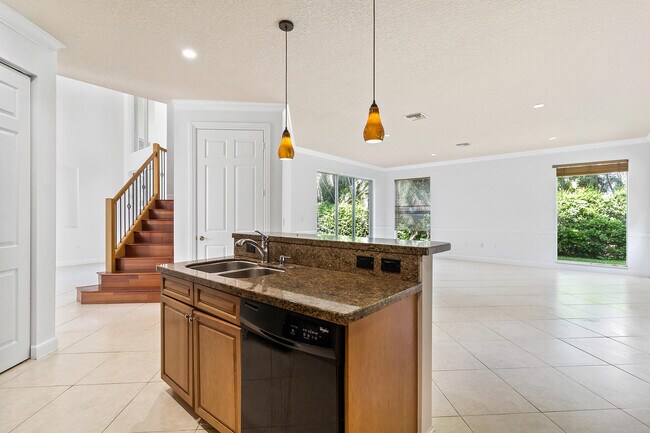Building Photo - 9754 Palma Vista Way