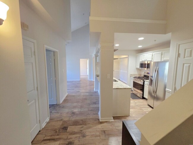 Building Photo - Stylish 3 Bed 3 Bath Condo With Large Balcony in Desired Riverbend at Cascades - Water Included