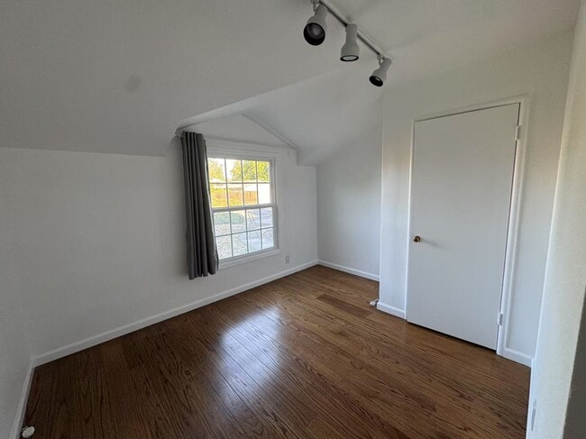 Building Photo - 1450 Meadow Ln