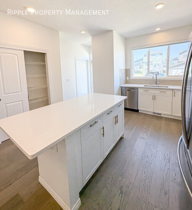 Photo du bâtiment - 50% OFF YOUR FIRST MONTHS RENT! AMAZING SP...