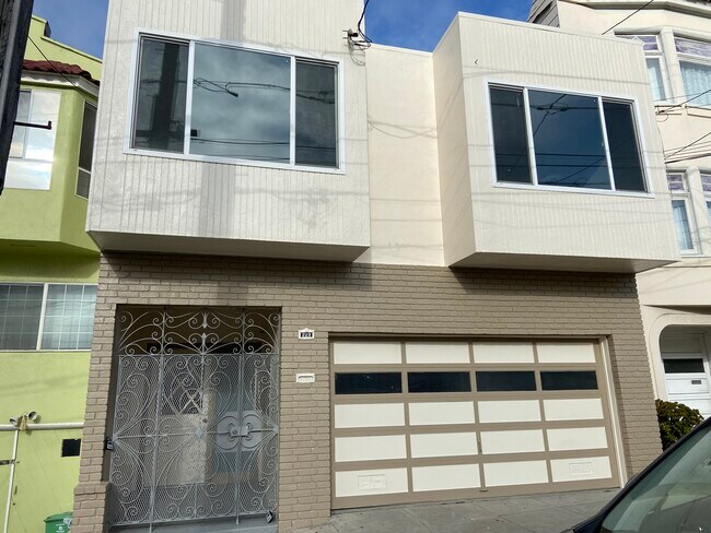 Building Photo - 229 Amazon Ave