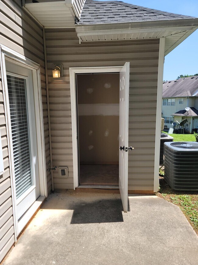 Foto del edificio - 1545 Springleaf Ct SE