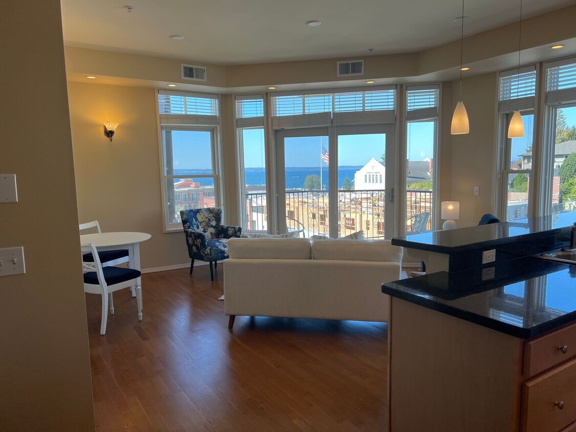 Primary Photo - 2 Bed / 2 Bath Bay-View Condo for Rent in ...