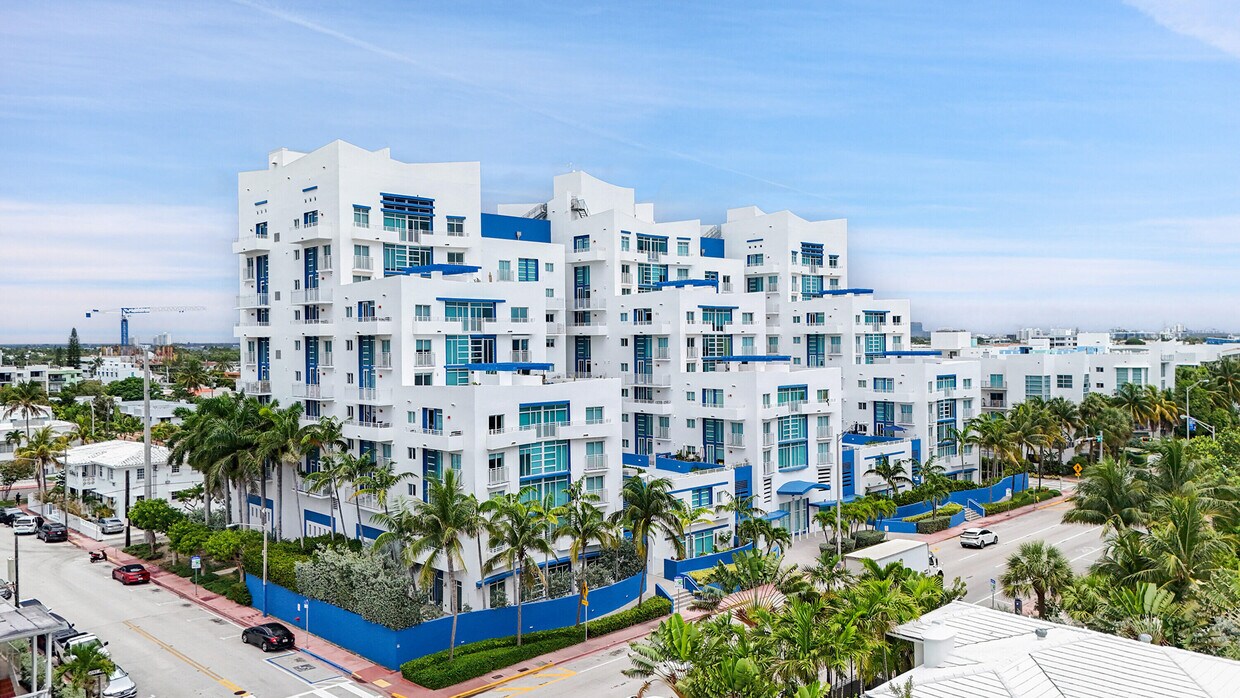 Primary Photo - 7600 Collins Ave