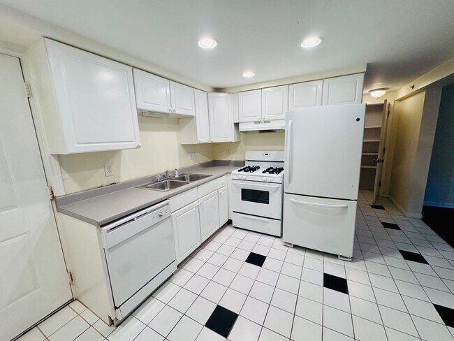 Foto del edificio - Two Bed Condo | Downtown Portsmouth | Off Street Parking | Washer/Dryer
