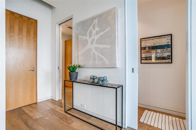 Foto del edificio - 2430 Victory Park Ln