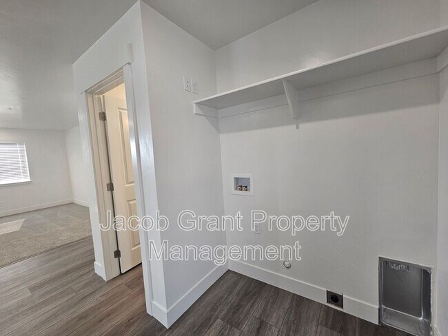 Foto del edificio - 6133 N Freedom Rd