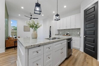 Building Photo - 518 Clinton St