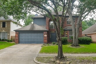 Building Photo - 215 Windrift Ct