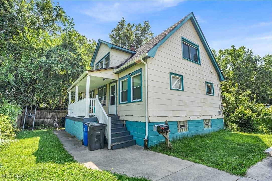 3571 W 69th St Cleveland, OH 44102 – photo 1