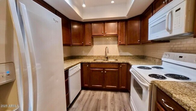 Foto del edificio - 1340 N Recker Rd