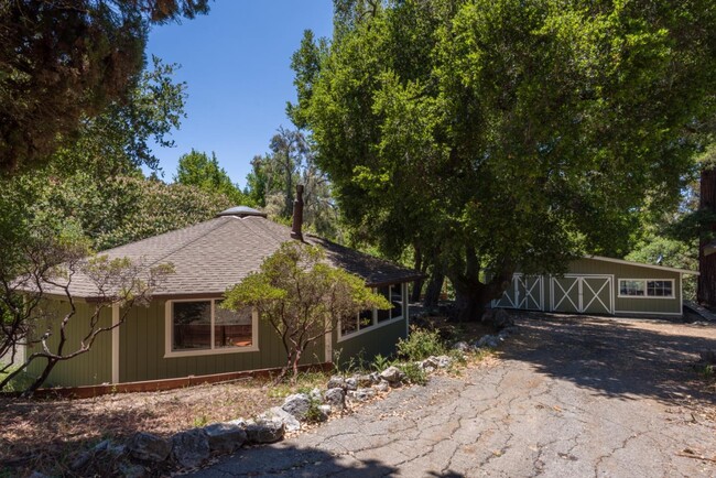 Building Photo - 47 Recreation Dr